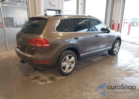 2011 Volkswagen Touareg Vr6 Lux z USA, uszkodzony, nr VIN WVGFF9BP4BD004258